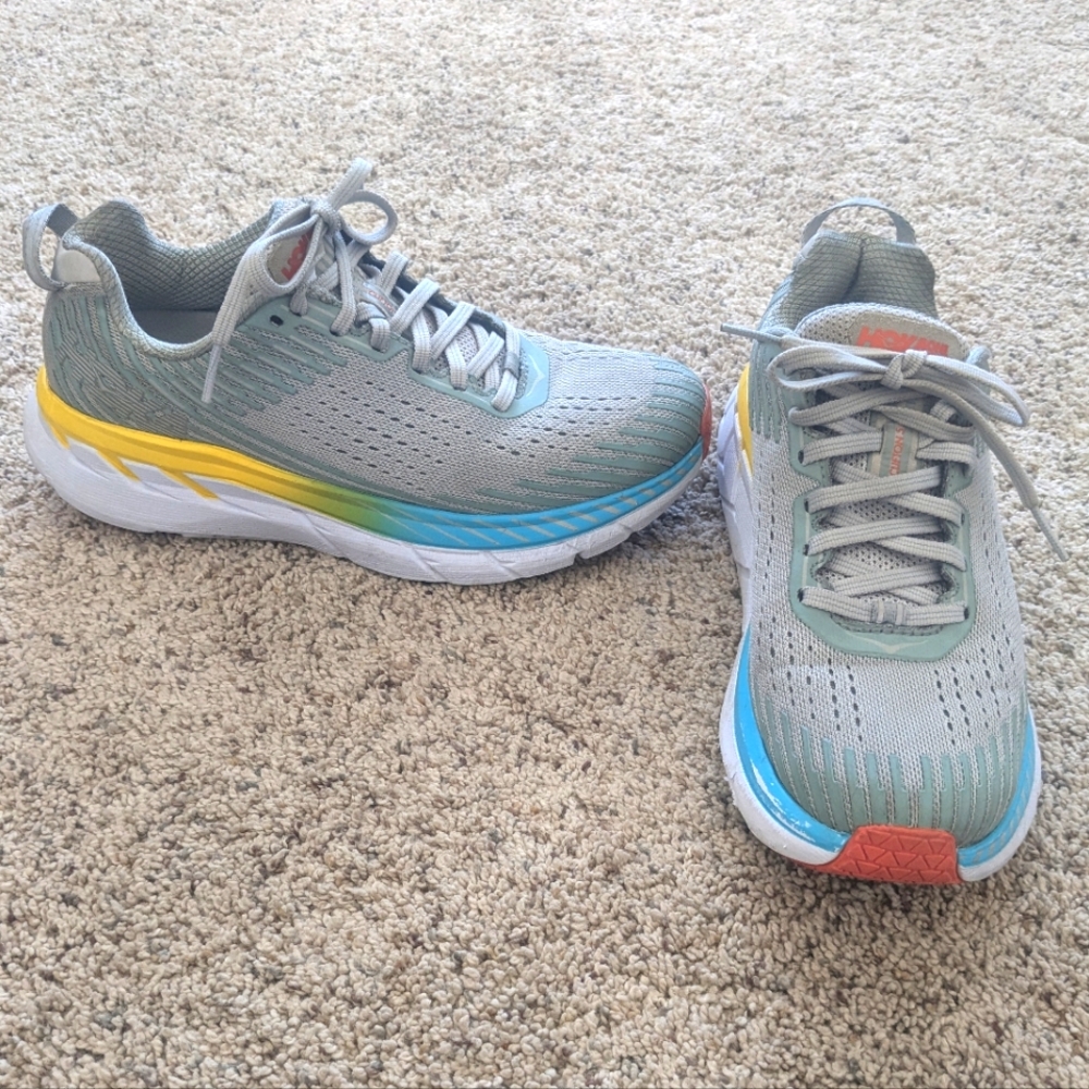 Hokas Clifton size 6.5